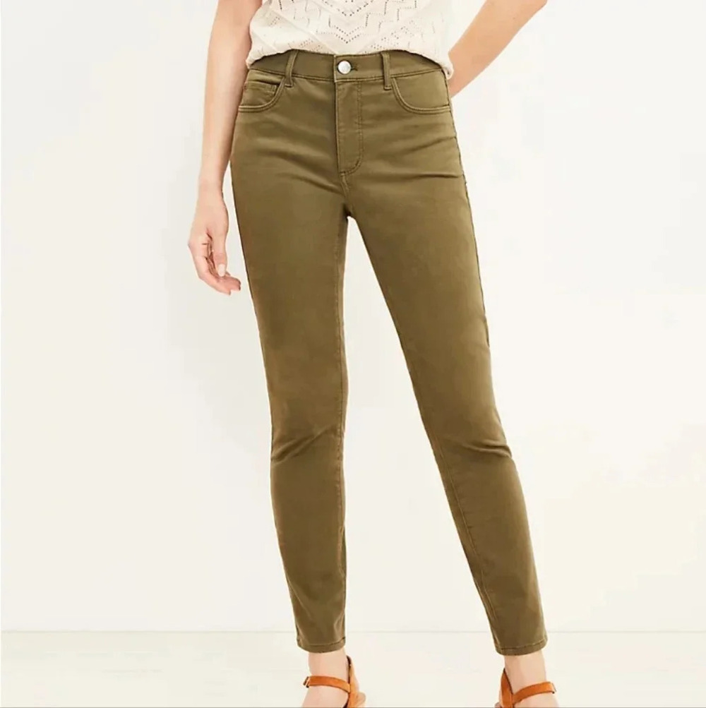 LOFT Five Pocket Skinny Pants, Color Green Size P 31/12